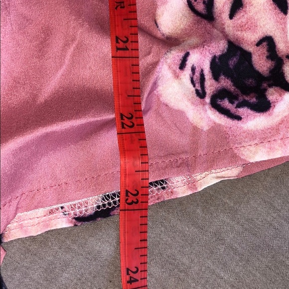 ✨🆕 HP NWOT pink floral romper w/ tie panel - Picture 5 of 5